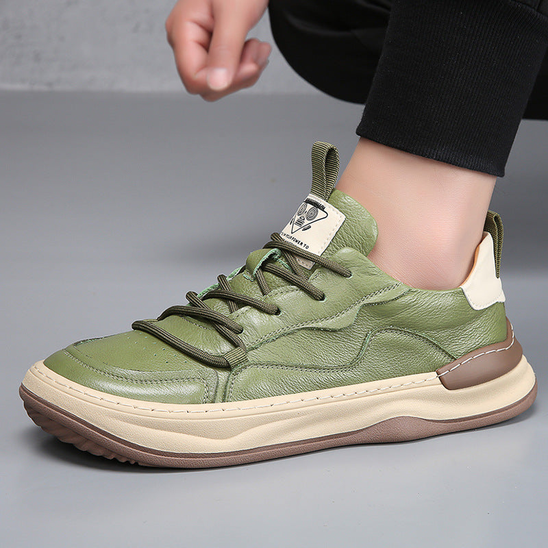 Low-top panelled lace-up trainers with contrasting sole and pull tabs