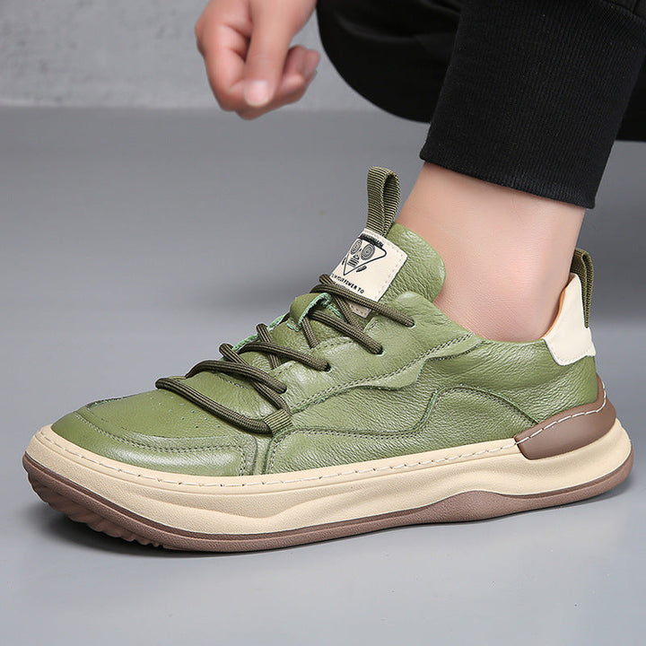 Low-top panelled lace-up trainers with contrasting sole and pull tabs