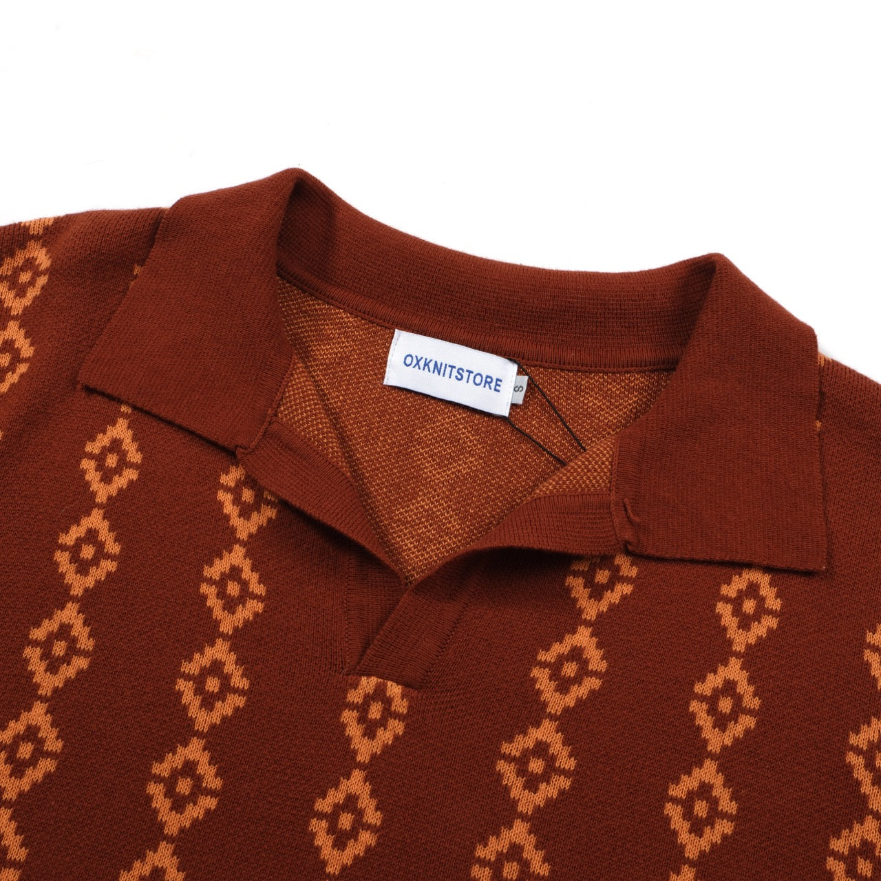 Men's brown geometric knit polo shirt with short sleeves