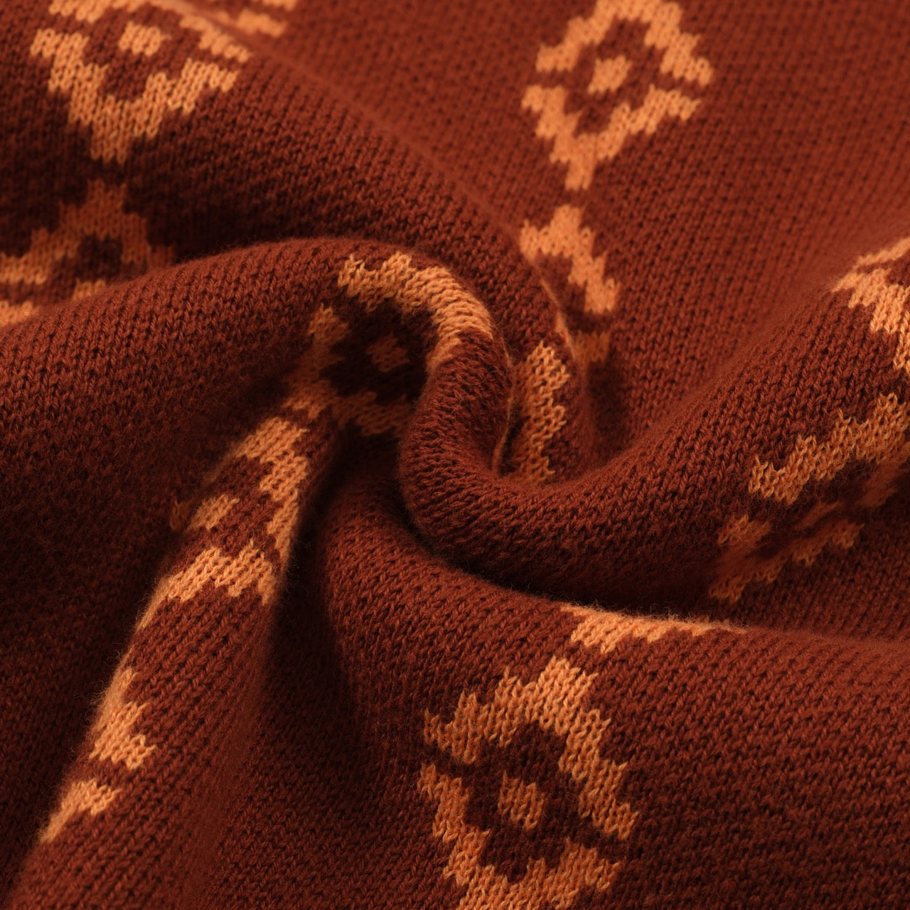 Men's brown geometric knit polo shirt with short sleeves