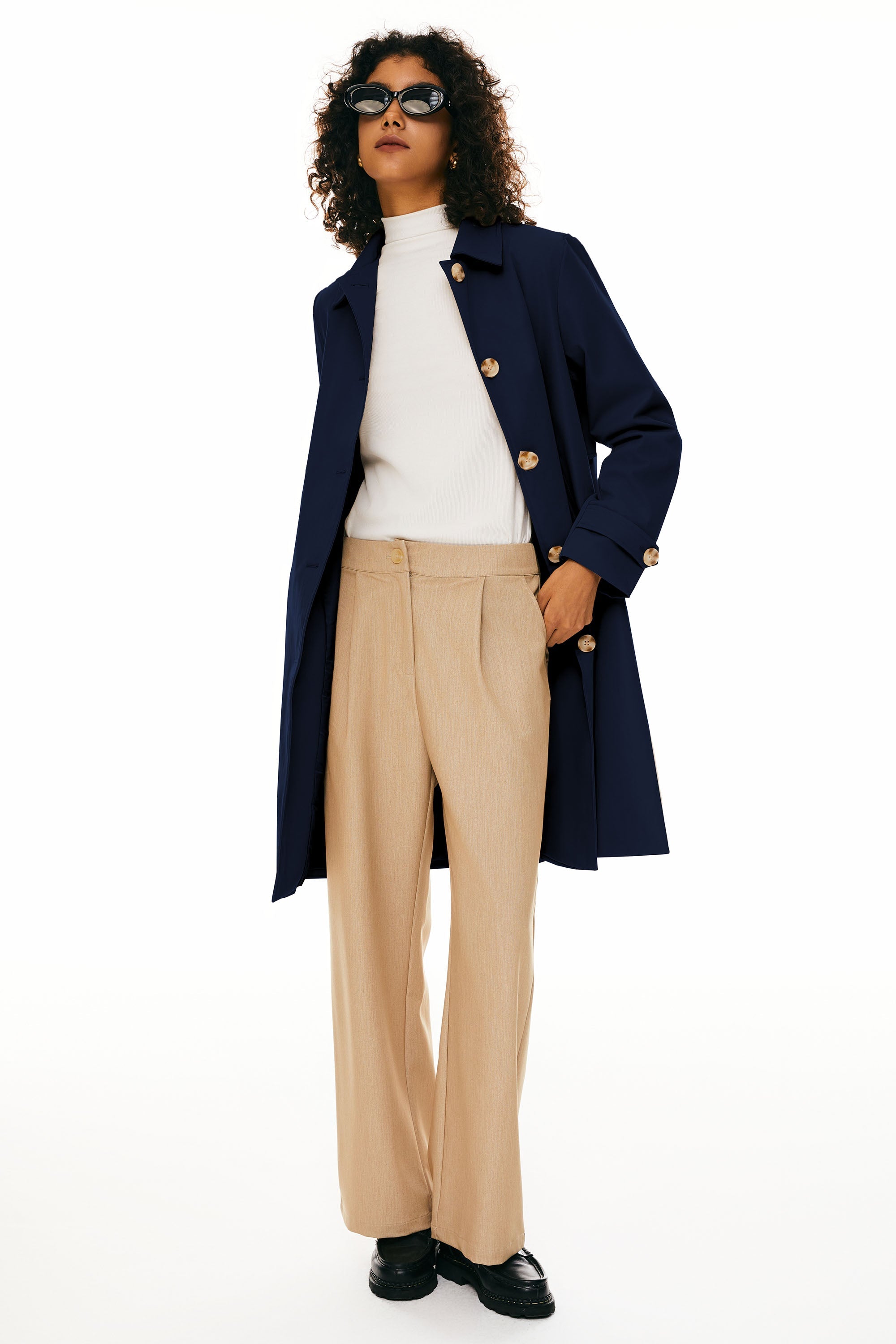 Women's single-breasted trench coat with pointed collar and button front
