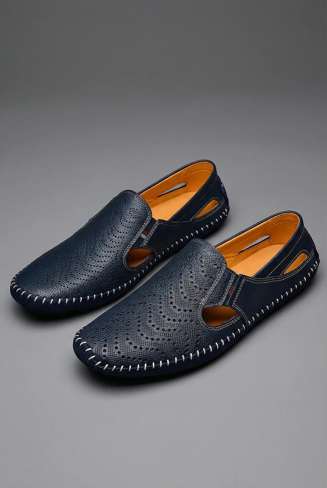Men's perforated slip-on loafers with round toes, flat soles and contrast stitching