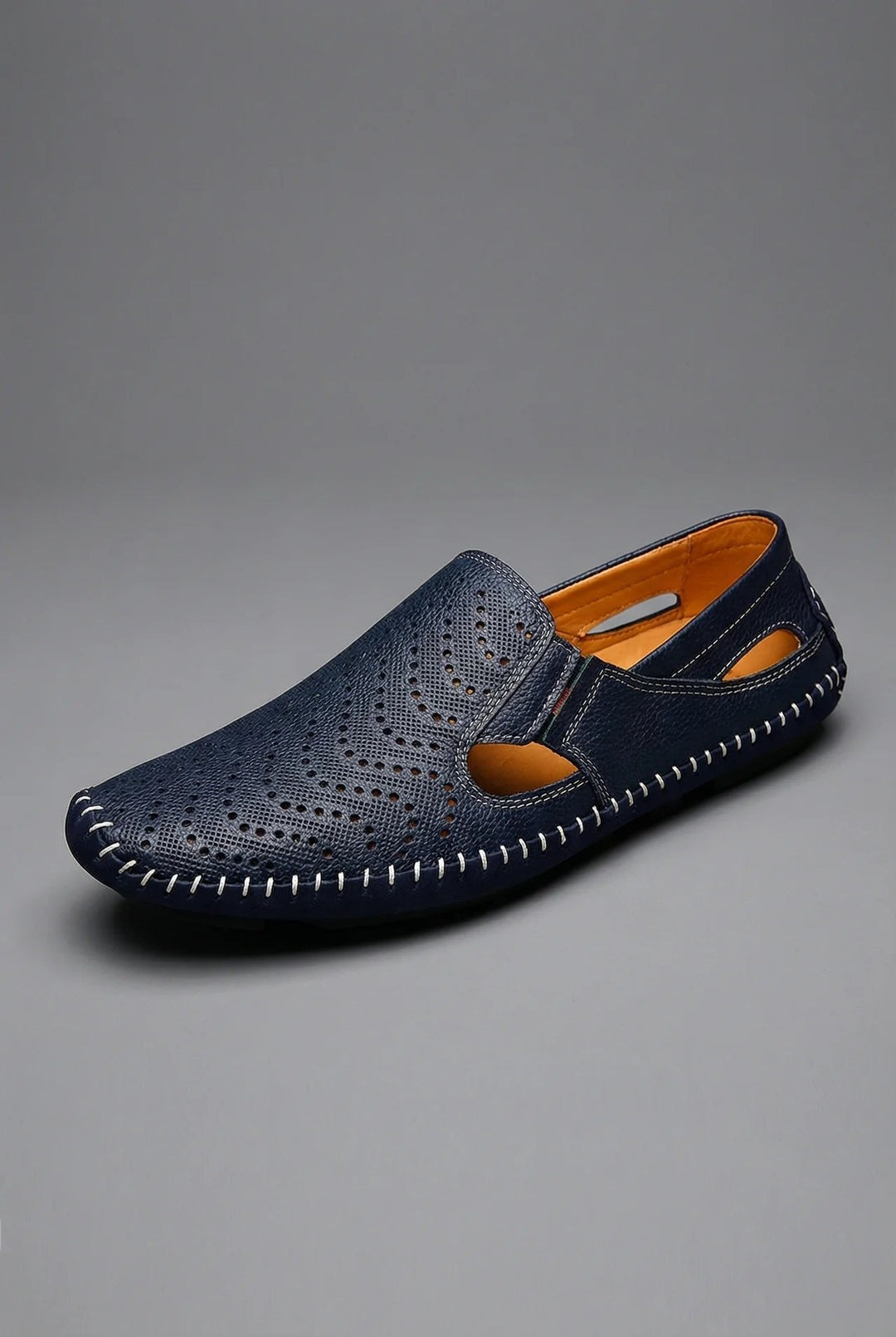 Men's perforated slip-on loafers with round toes, flat soles and contrast stitching