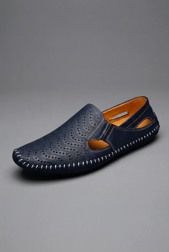 Men's perforated slip-on loafers with round toes, flat soles and contrast stitching