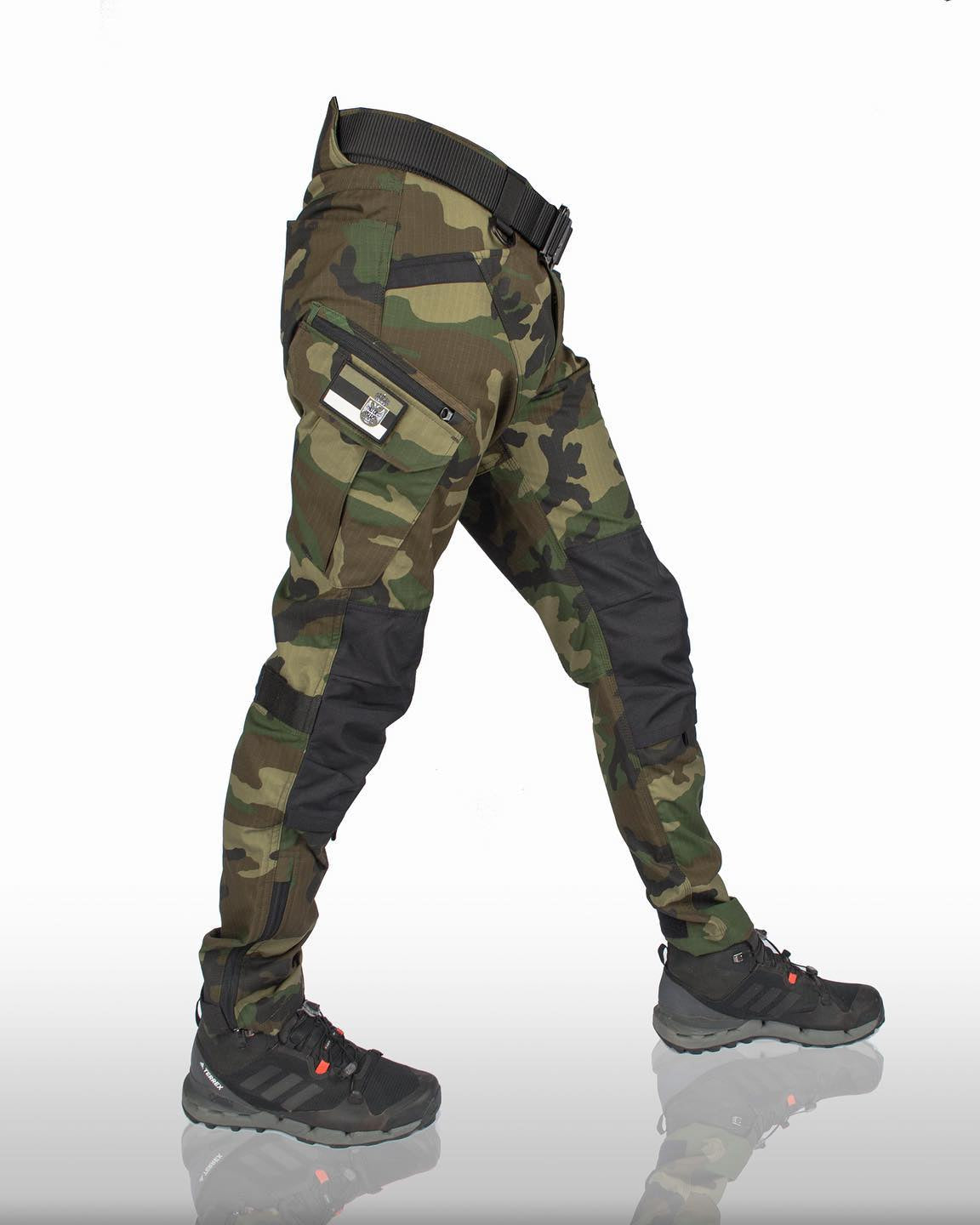 Men's tapered cargo trousers with utility pockets, belt and ankle details