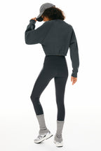 Women's cropped oversized crew neck sweatshirt with long raglan sleeves