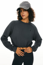 Women's cropped oversized crew neck sweatshirt with long raglan sleeves