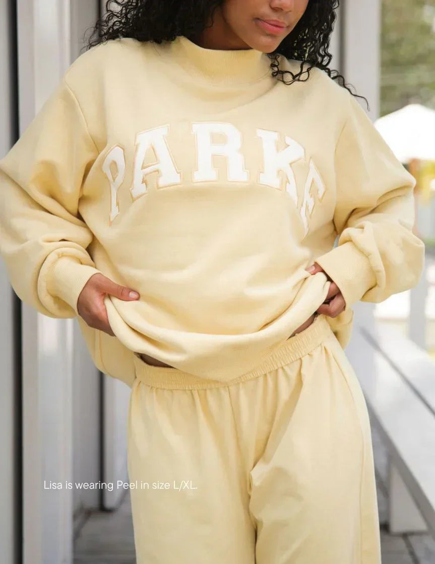 Women's oversized sweatshirt with large chenille-style letter graphic