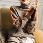 Women's geometric turtleneck sweater with contrasting sleeve stripes
