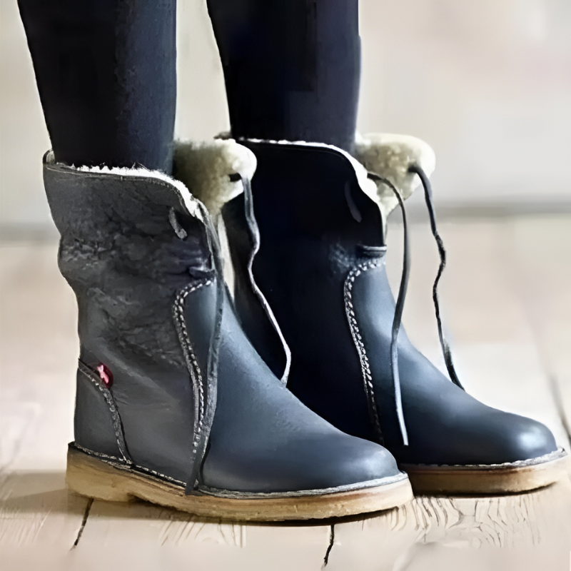 Women's fur lined lace-up winter boots