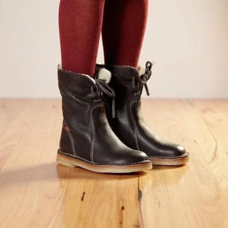Women's fur lined lace-up winter boots