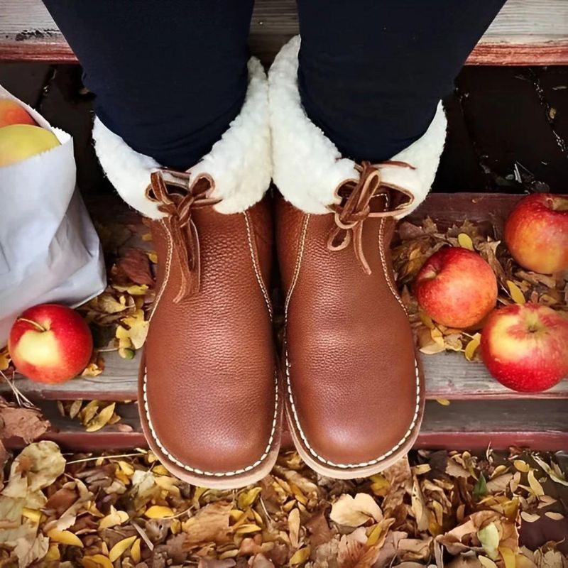 Women's fur lined lace-up winter boots