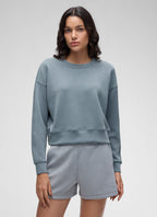 Women's plain crewneck sweatshirt with long sleeves and ribbed trims