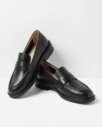 Women's penny loafers with apron stitching and low heel