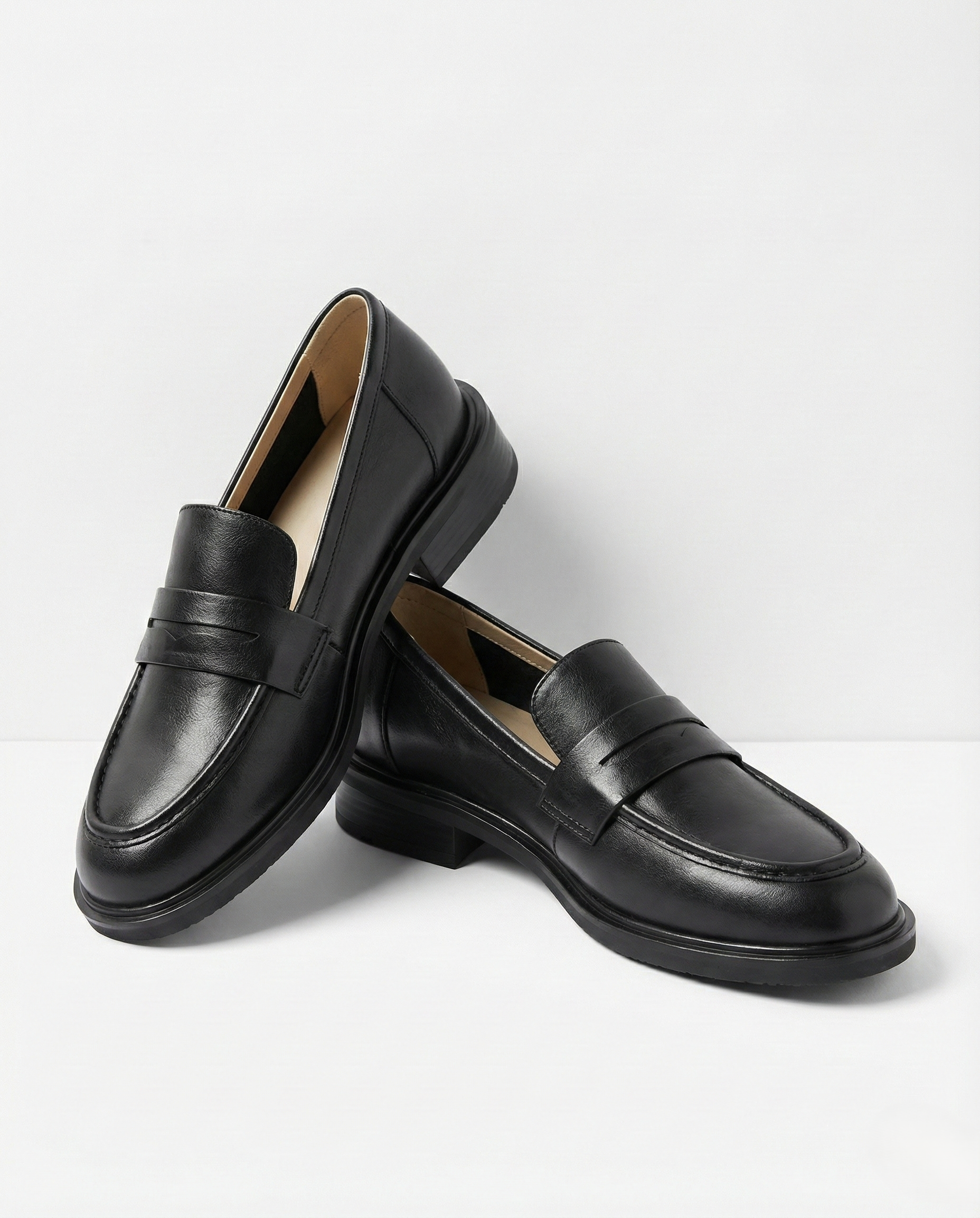 Women's penny loafers with apron stitching and low heel