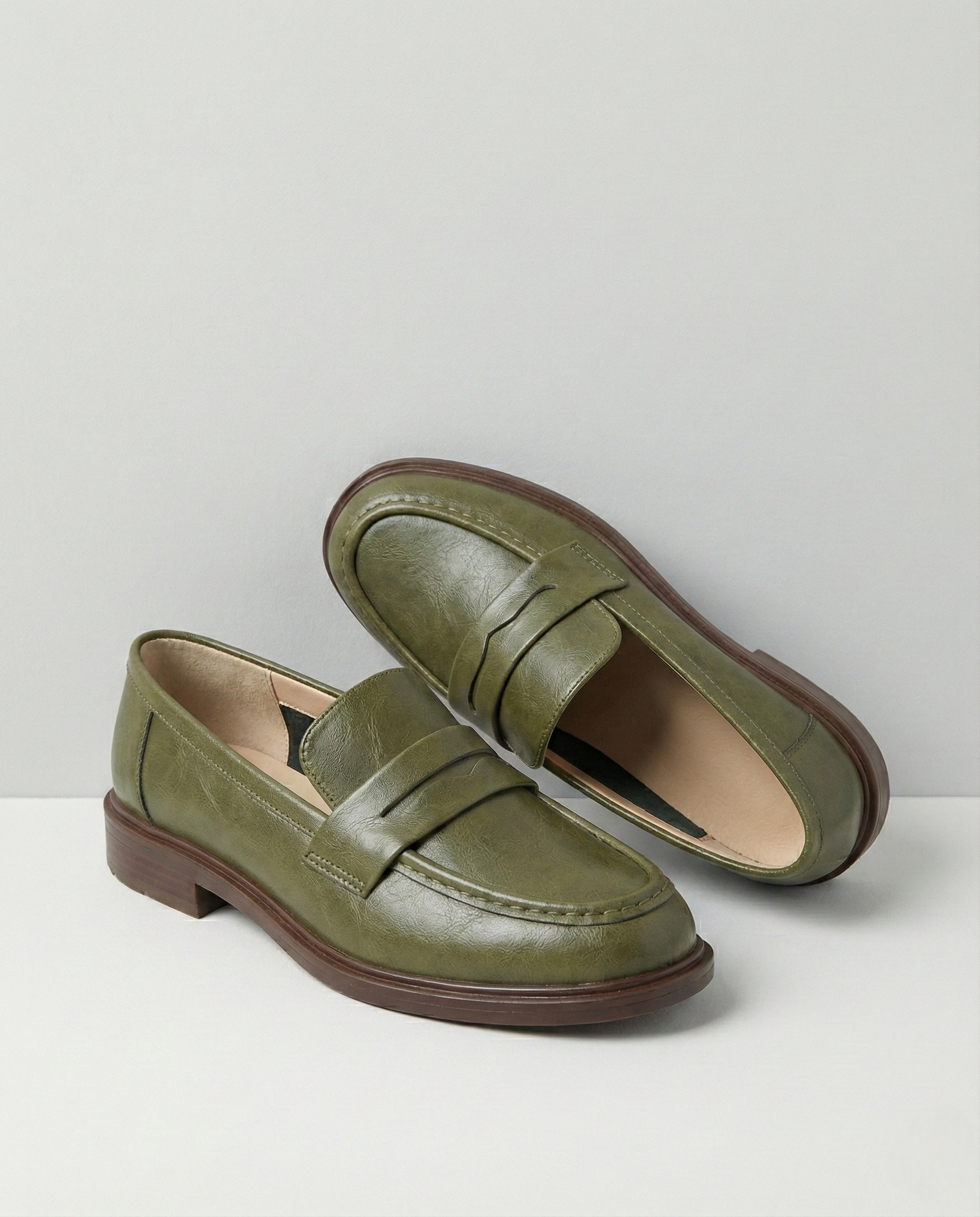 Women's penny loafers with apron stitching and low heel