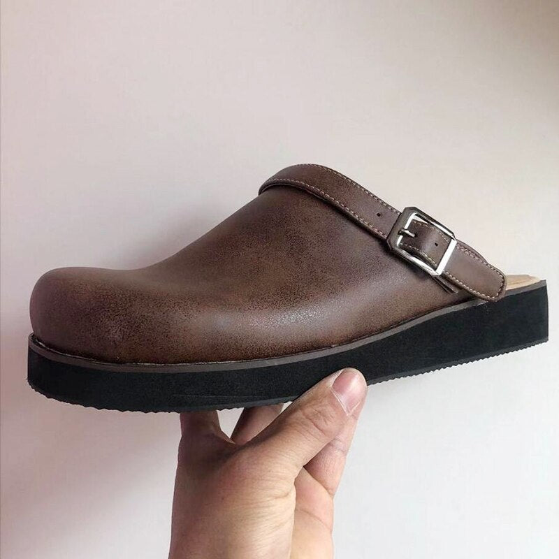Unisex closed-toe clog sandals with buckle straps and contoured footbeds