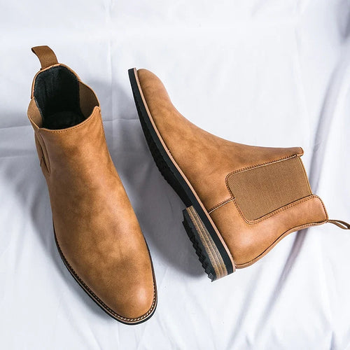 Men's Chelsea boots with elastic side panels and low heels