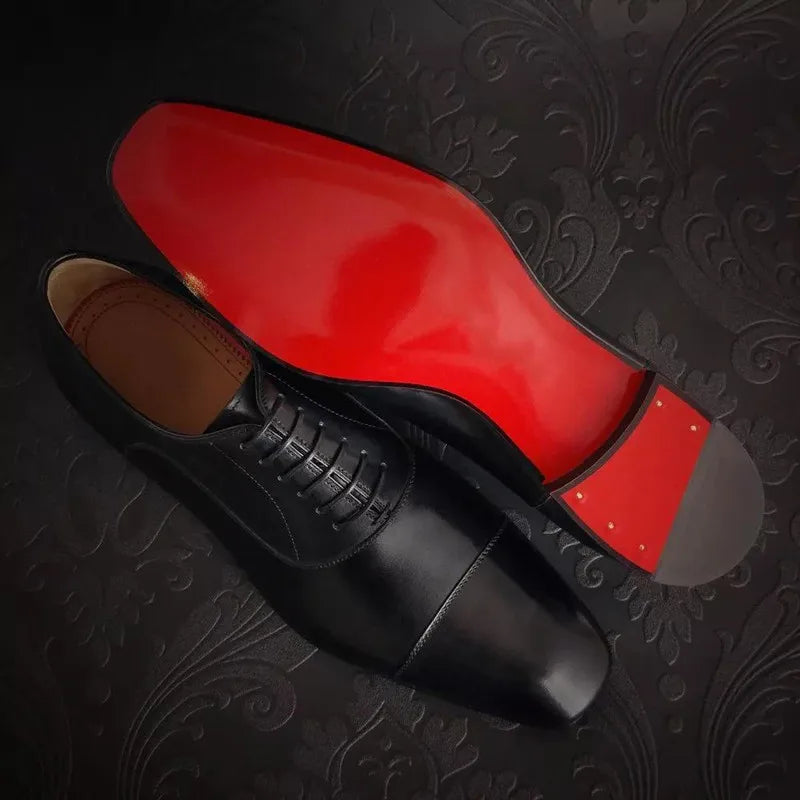 Men's cap toe Oxford shoes with lace-up front and low heel