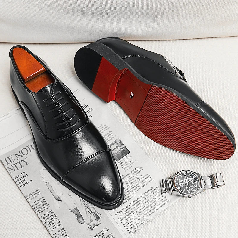 Men's cap toe Oxford shoes with lace-up front and low heel