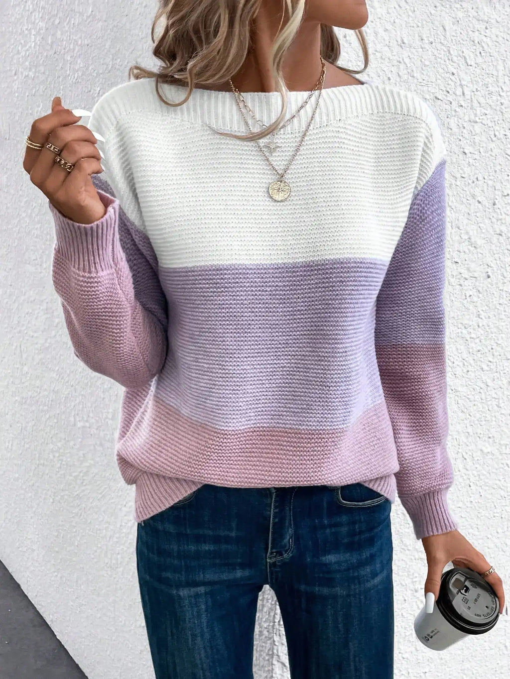 Women's color block knit jumper with crew neckline and long sleeves