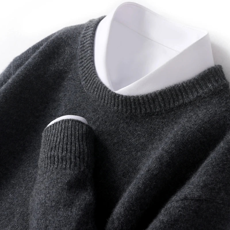 Men's fine-knit crew-neck jumper with long sleeves and ribbed trims
