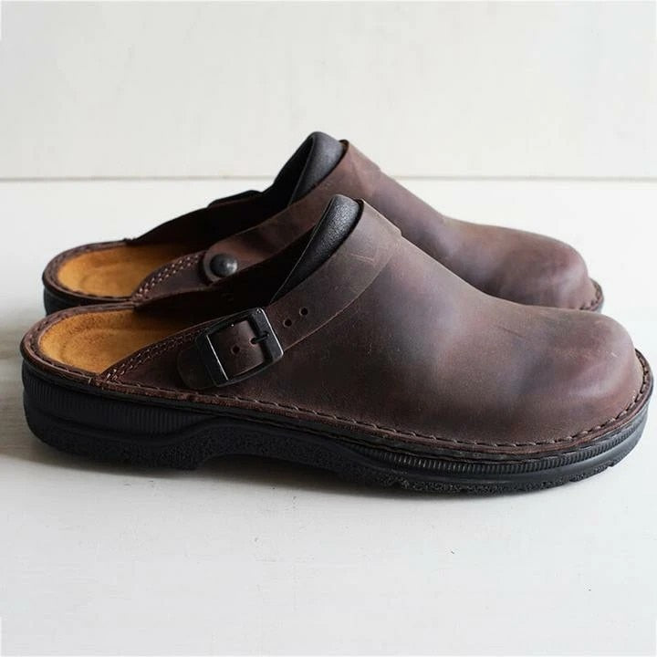 Unisex closed-toe clog sandals with buckle straps and contoured footbeds