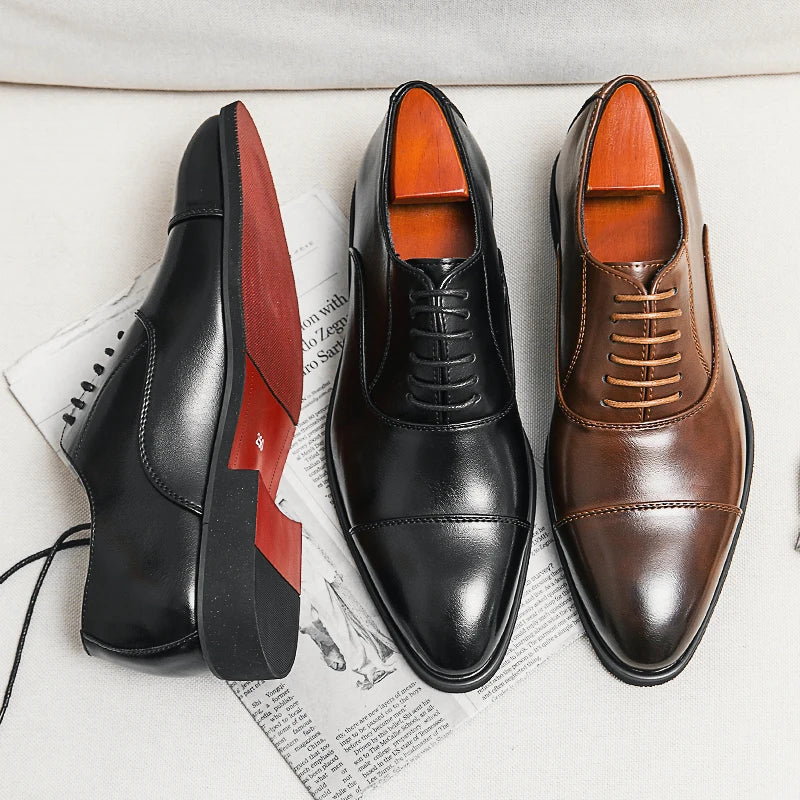 Men's cap toe Oxford shoes with lace-up front and low heel