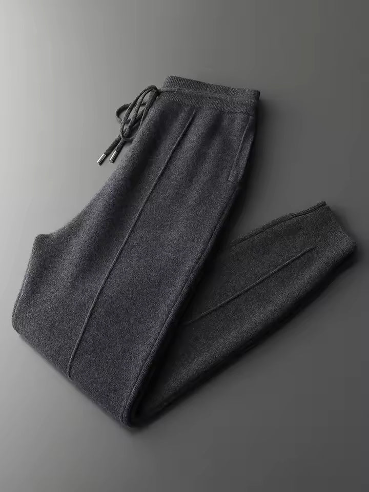 Men's fine knit tracksuit set with a zip jacket and drawstring trousers