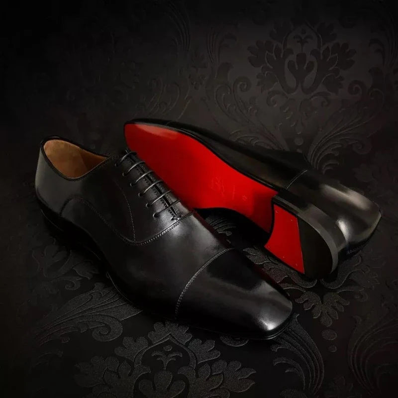 Men's cap toe Oxford shoes with lace-up front and low heel
