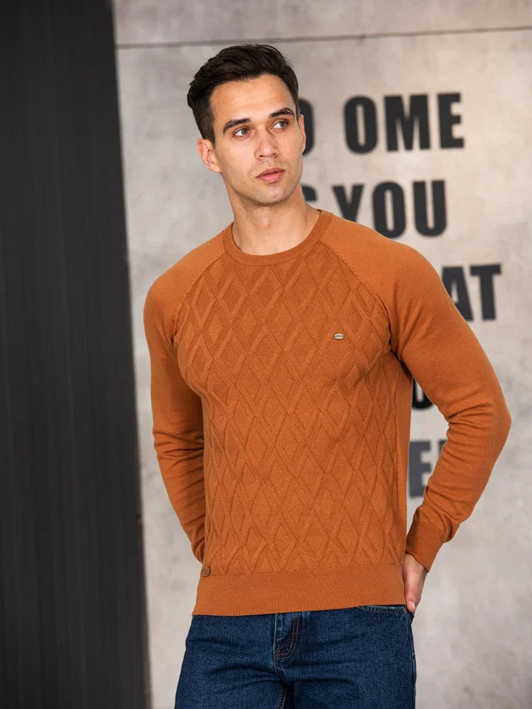 Men's argyle knit crew neck sweater with long sleeves and ribbed trims