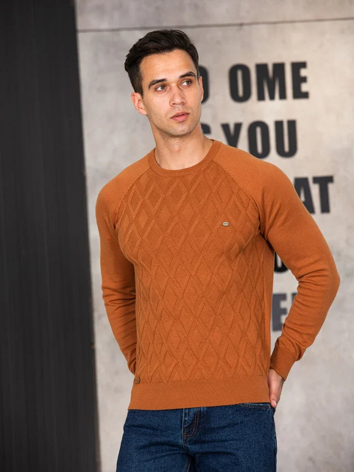 Men's argyle knit crew neck sweater with long sleeves and ribbed trims