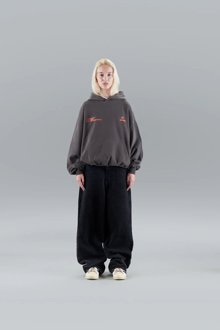 Unisex hooded sweatshirt with long sleeves, front pouch pocket and chest logo details