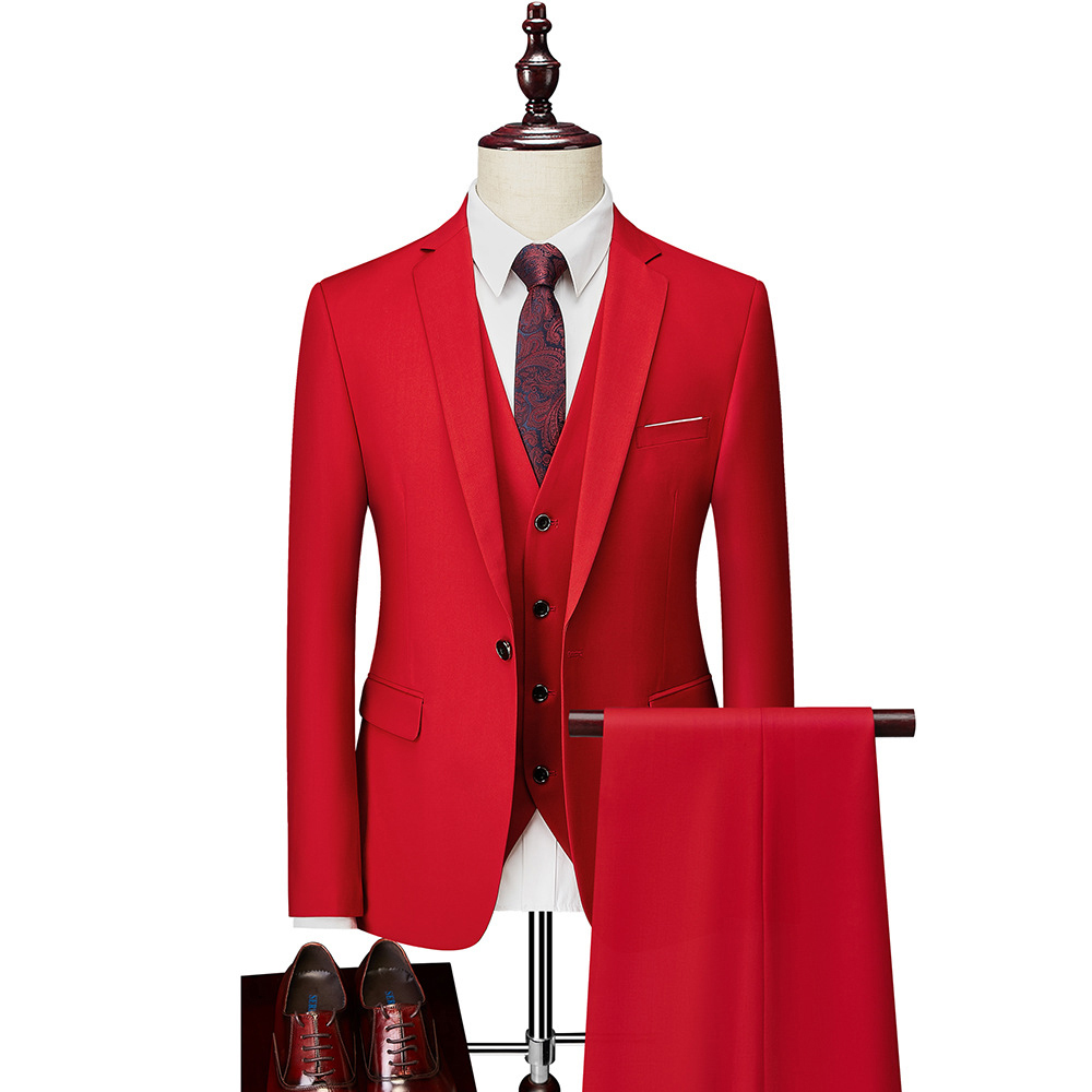 Men's three-piece suit with notch-lapel jacket, buttoned waistcoat and matching trousers