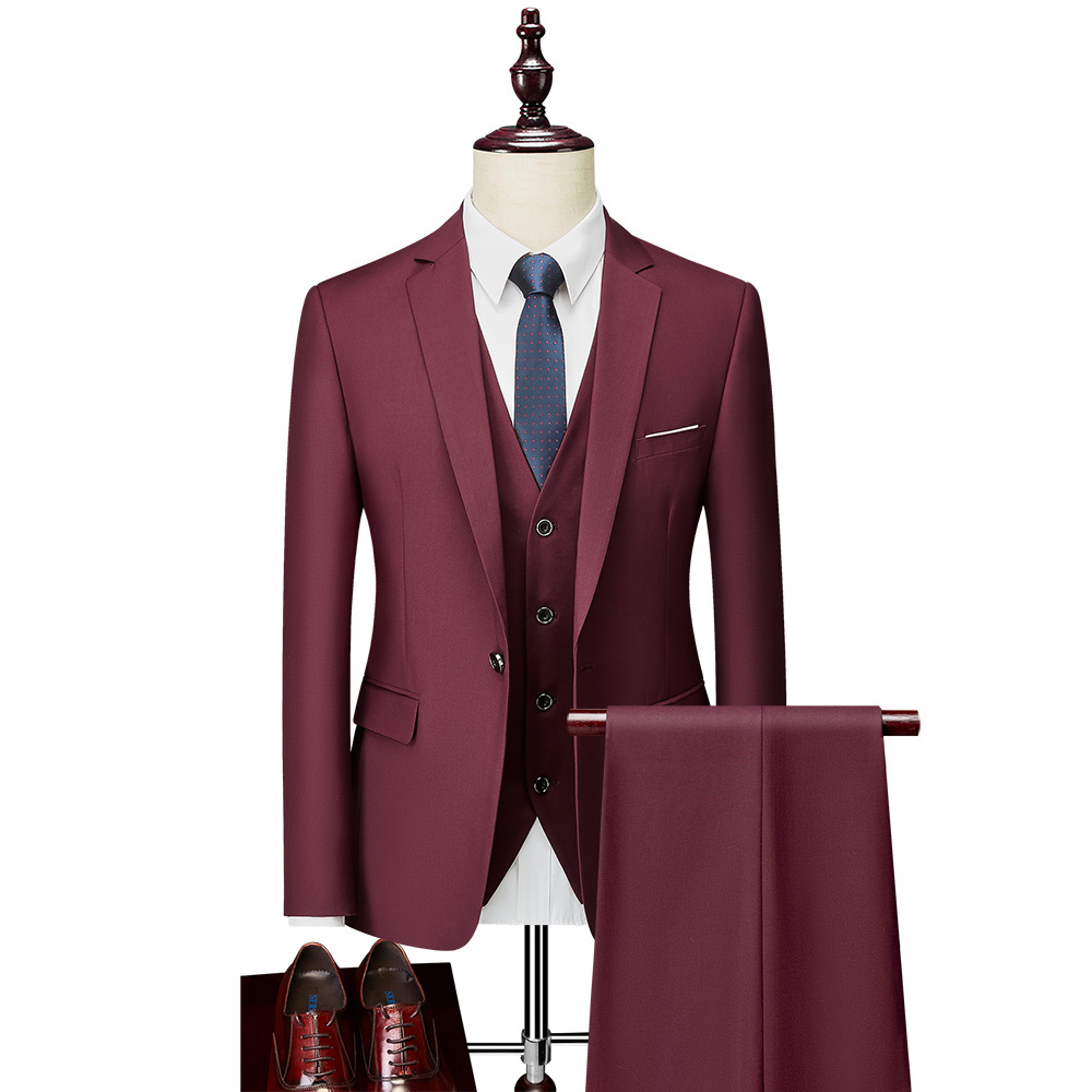 Men's three-piece suit with notch-lapel jacket, buttoned waistcoat and matching trousers