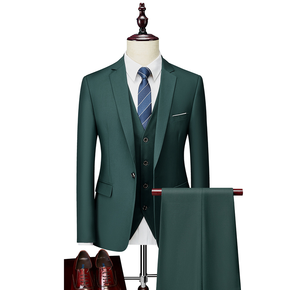 Men's three-piece suit with notch-lapel jacket, buttoned waistcoat and matching trousers
