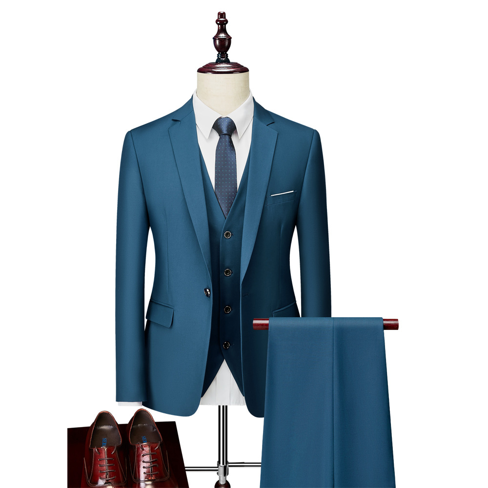 Men's three-piece suit with notch-lapel jacket, buttoned waistcoat and matching trousers