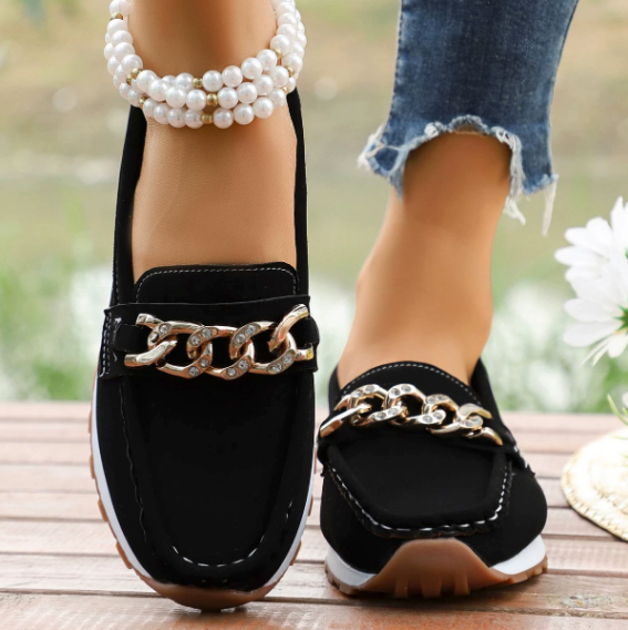 Women's loafers with chunky chain detail and moc toe