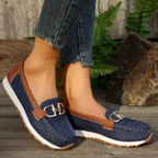 Women's flat loafers with metal buckle and moccasin stitching