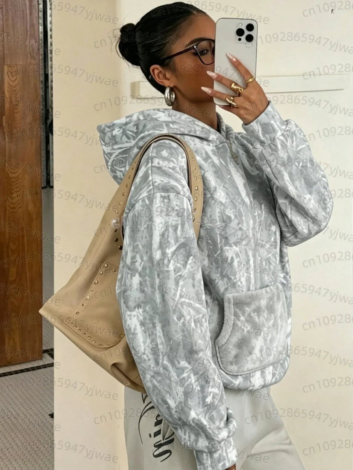 Women's oversized camouflage hoodie with hood and front kangaroo pocket