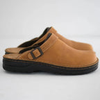 Unisex closed-toe clog sandals with buckle straps and contoured footbeds