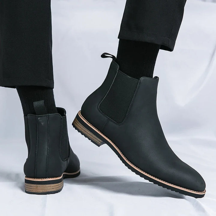 Men's Chelsea boots with elastic side panels and low heels