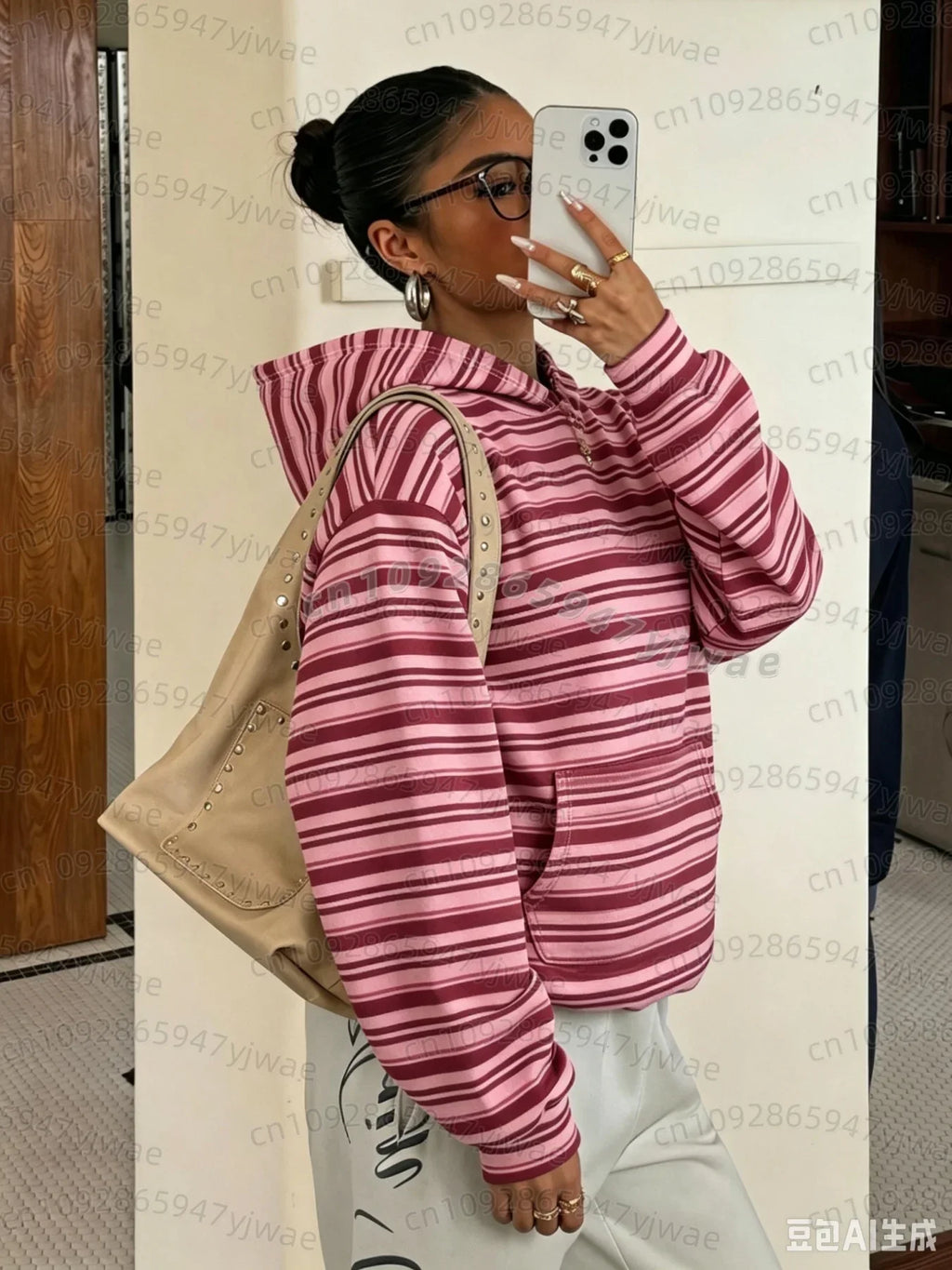 Women's oversized camouflage hoodie with hood and front kangaroo pocket