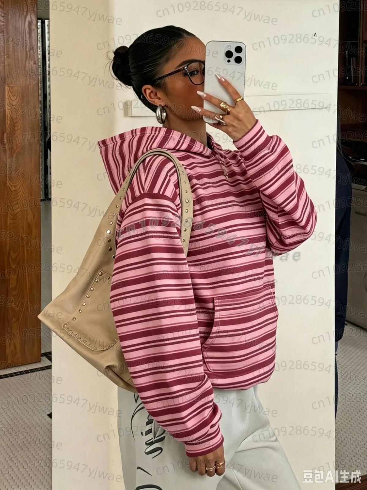 Women's oversized camouflage hoodie with hood and front kangaroo pocket