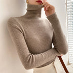 Women's ribbed turtleneck jumper with long sleeves