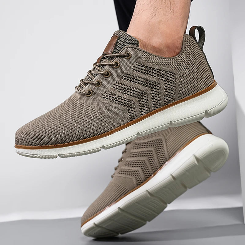 Men's lace-up trainers with textured upper, round toe and contrasting sole