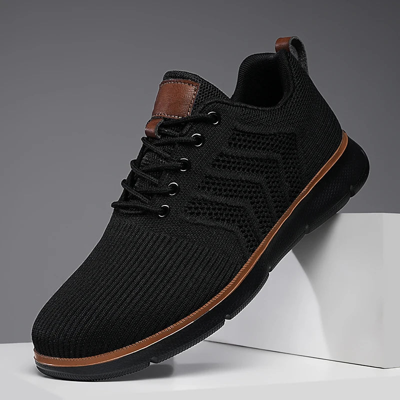 Men's lace-up trainers with textured upper, round toe and contrasting sole