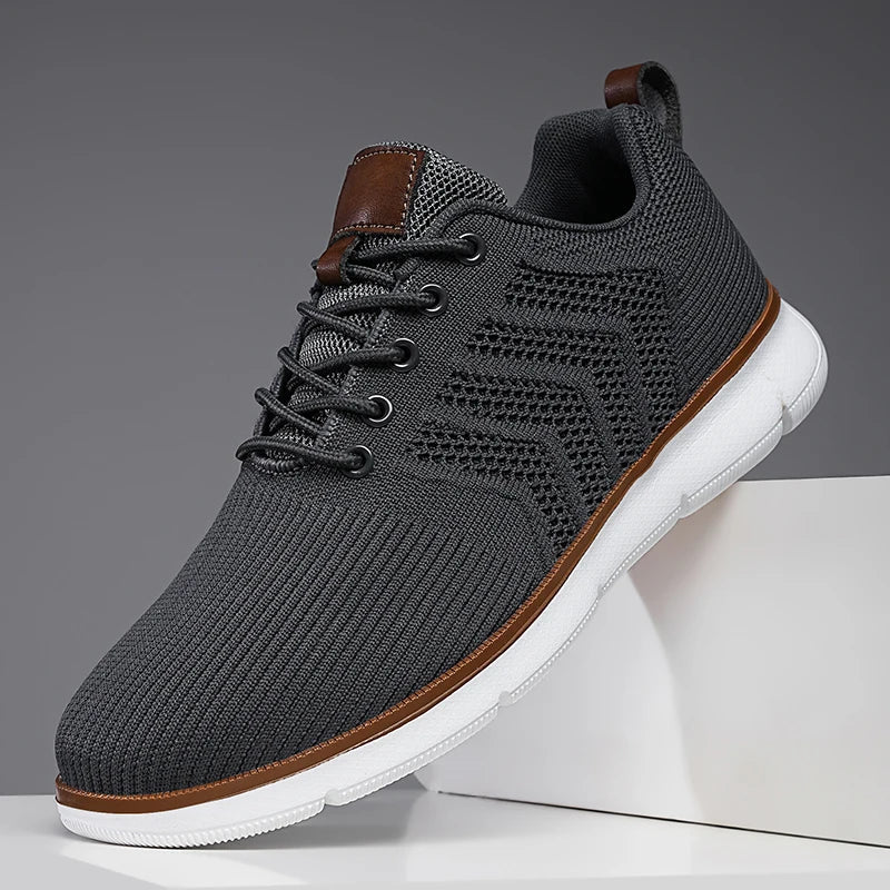 Men's lace-up trainers with textured upper, round toe and contrasting sole