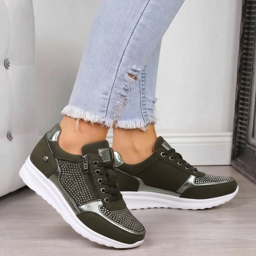 Women's low-top sneakers with laces, side zippers, metallic panels and white soles