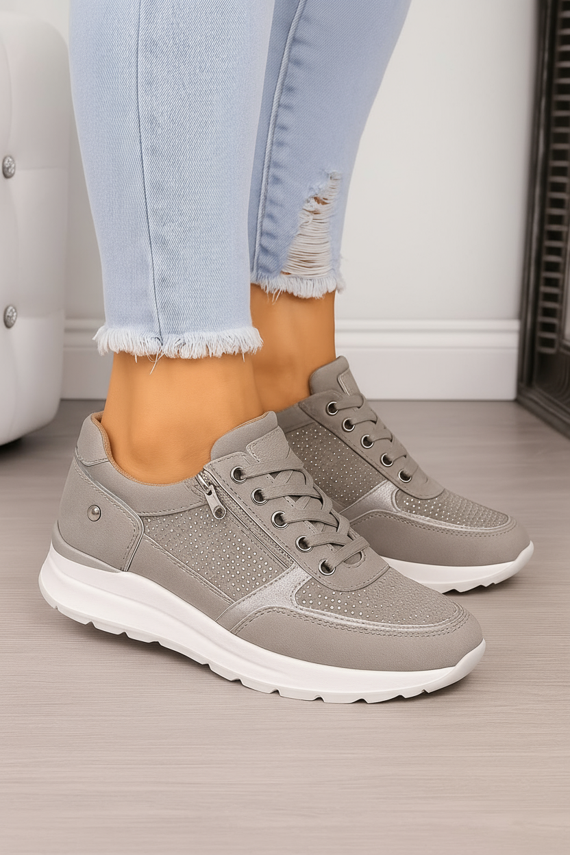 Women's low-top sneakers with laces, side zippers, metallic panels and white soles